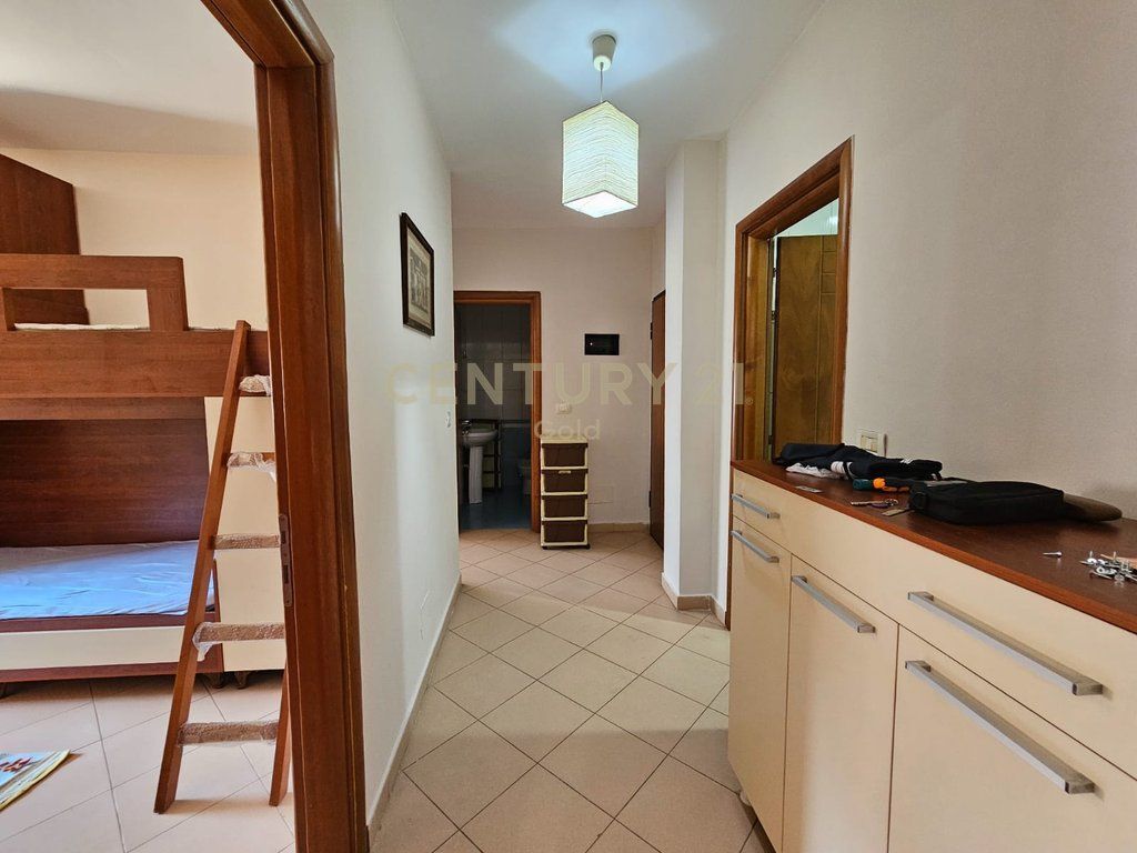 JEPET ME QERA APARTAMENT 2+1+2 TUALETE PRANE RRUGES SE BARRIKADAVE!