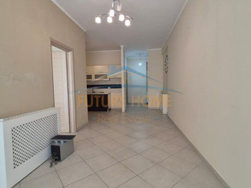 In vendita, Appartamento 1+1, Komuna e Parisit, Tirana.