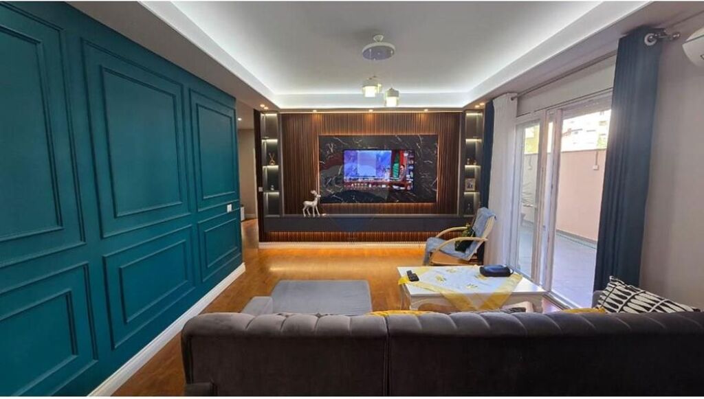 Appartamento 2+1 con super veranda in vendita a Yzberisht