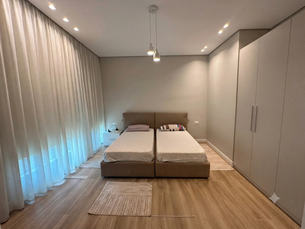 Qera, Apartament 2+1+2 + Post Parkimi, Square 21, Rruga e Kavajës