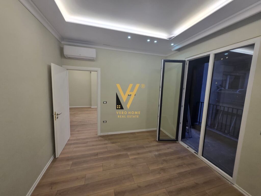 JEPET ZYRE 67 M2 ME QIRA TE KOMUNA E PARISIT 600 EURO