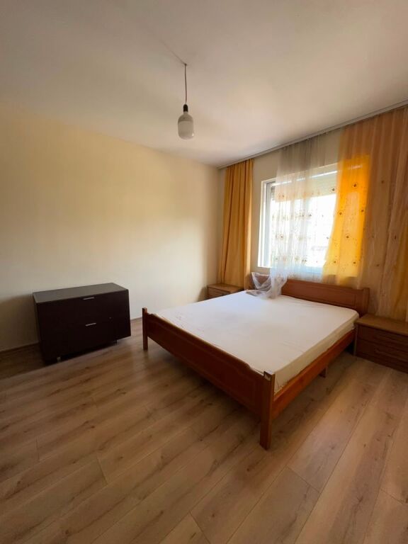 Shitet super apartament 2+1 Perball Shkolles Bajram Curri