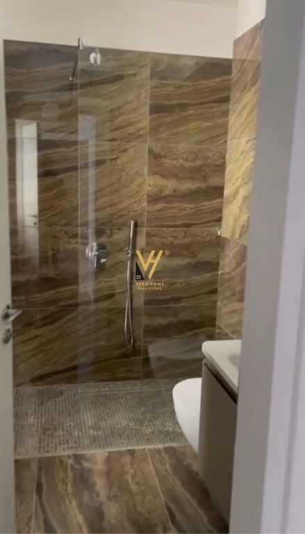 JEPET APARTAMENT 2+1+2+BLK ME QERA TE UJI I FTOHTE, VLORE 1.350 EURO
