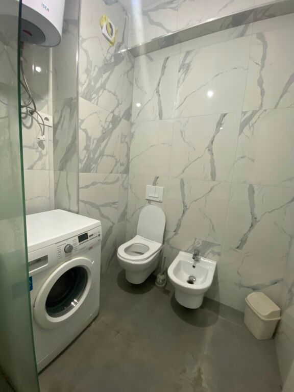 🏡 Appartamento 1+1 in affitto  📍 Astir, accanto a max mart   🏢 7° piano  🛋️ Completamente arredato  🛗 Con ascensore  ➡️ Con balcone  📐 Superficie: 72 m2   💰Prezzo: 40.000 Lek/mese  📩 Per maggiori informazioni o per una visita alla proprietà, contattare:
