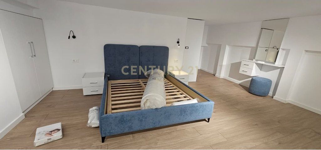 Duplex me qira – Kodra e Diellit, Rruga e Zallit