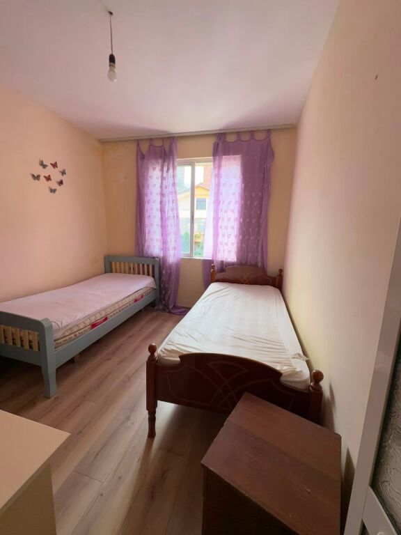 Shitet super apartament 2+1 Perball Shkolles Bajram Curri