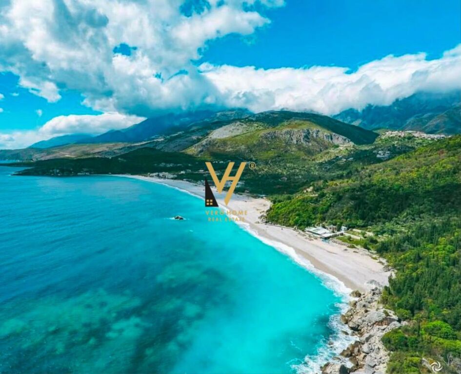 SHITET TRUALL 23.650 M2 NE LIVADH, HIMARE