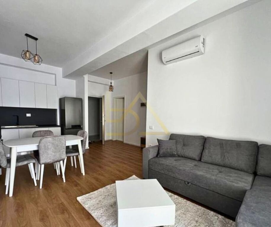 Shitet apartament 1+1 tek Rezidenca Kaimi , Rruga Ali Demi !! i mobiluar !!1