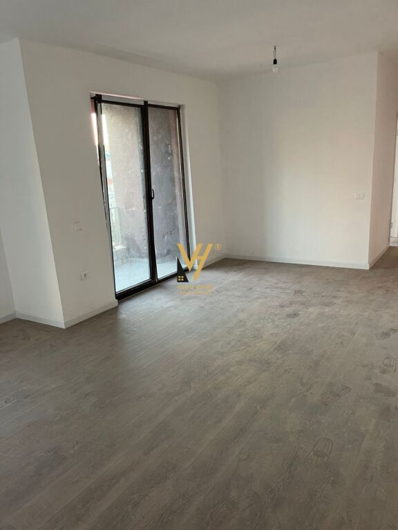 JEPET ZYRE 90 M2 ME QIRA TE MYSLYM SHYRI 800 EURO