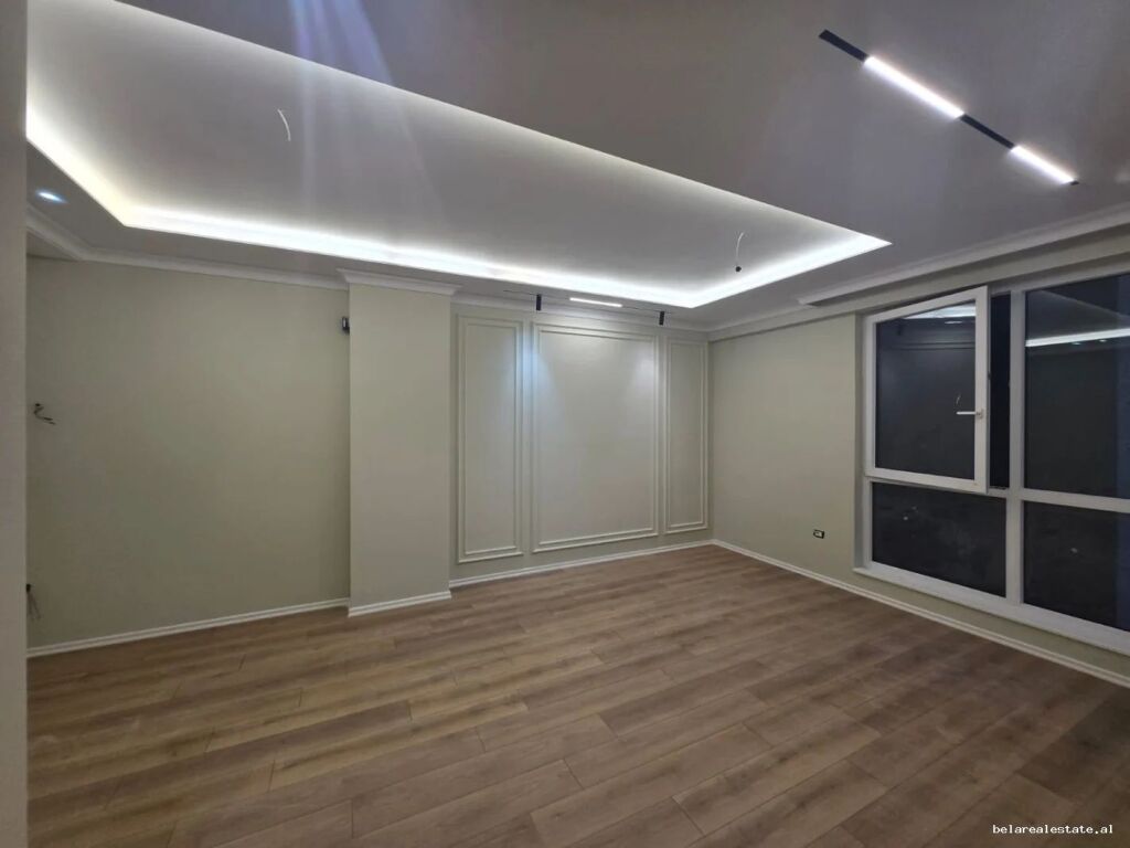 Zyre Me Qera 1+1 Tek Komuna e Parisit (ID BZ2809) Tirane