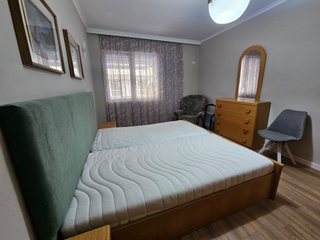 Apartament 2+1 per qera ne Bllok !