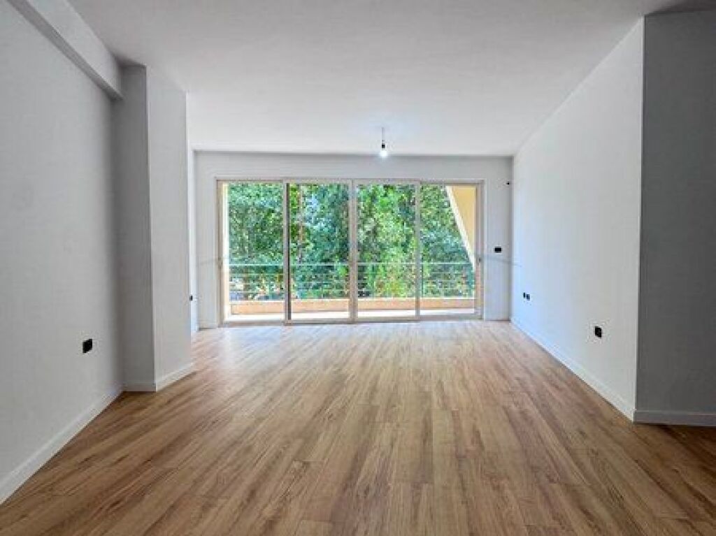 Shitet, Apartament 2+1+2, Don Bosko, Tiranë