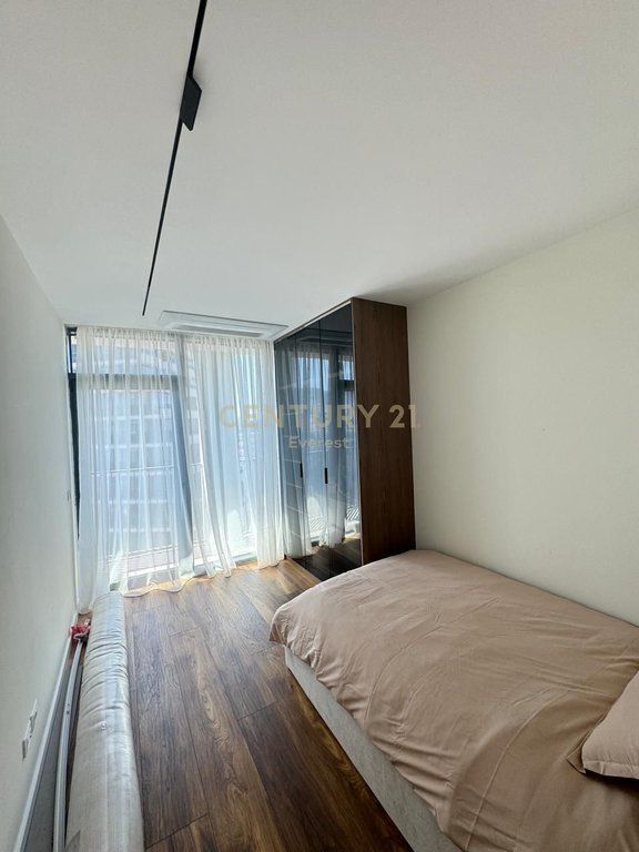 LAKE VIEW, APARTAMENT 3+1+POST PARKIMI PER QIRA