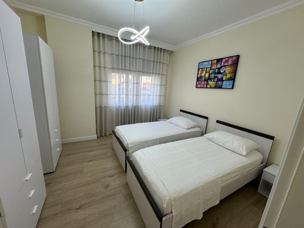 🏢Tek Pazari i Ri  jepet me qera apartament ,2+1+3,i mobiluar.1,000Euro    