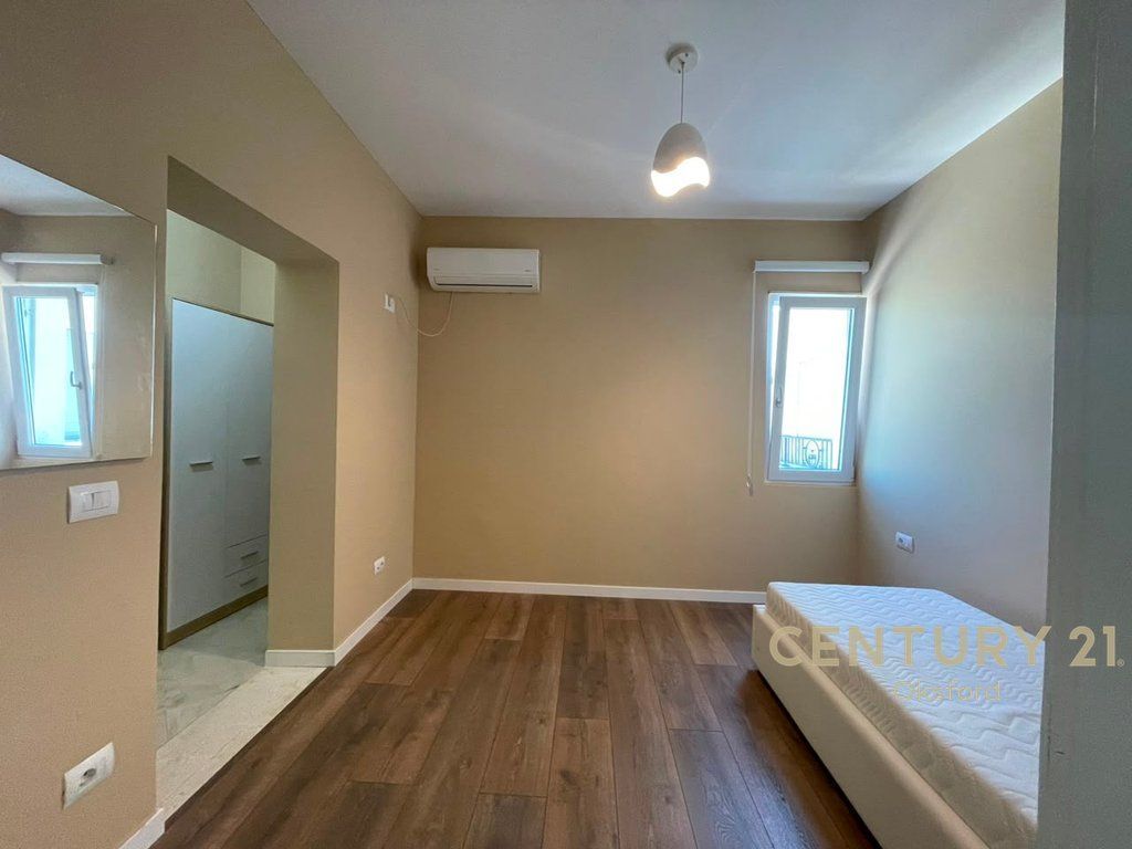 APARTAMENT PËR QIRA 2+1+2+POST PARKIMI TE KOPSHTI BOTANIK!