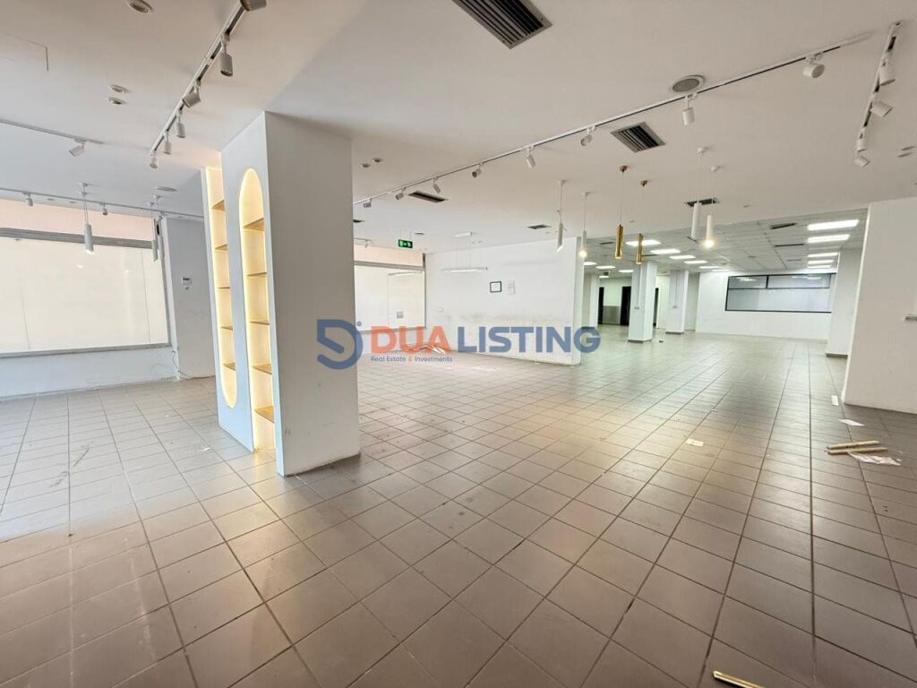 Qera Ambient Komercial 550 m² – Bulevardi “Zhan Dark”