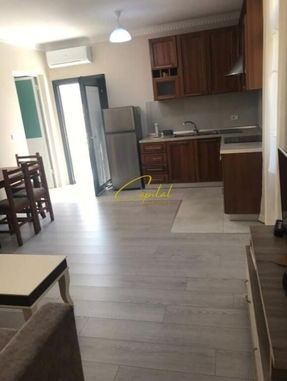 APARTAMENT ME QIRA 1+1 ISH TREGU ELEKTRIK 40.000 LEKE