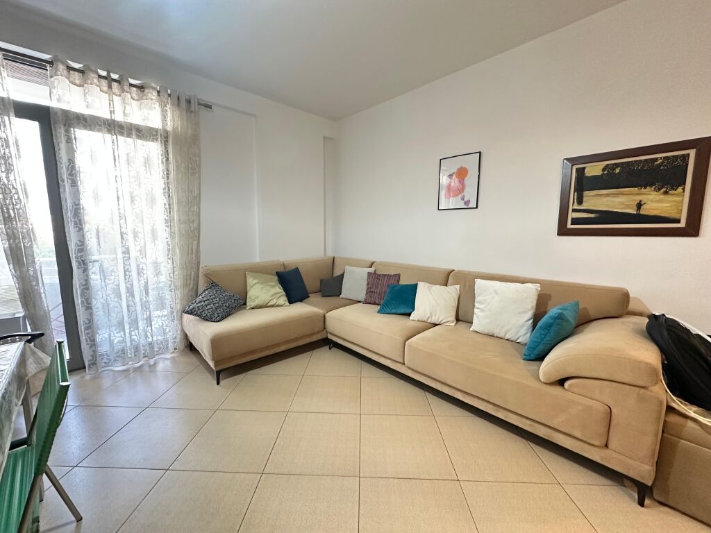 Jepet me qira apartament 1+1