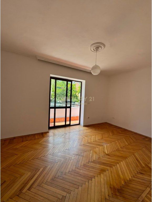 Ambient Zyrash për Qira në Myslym Shyr 800 € /Muaj