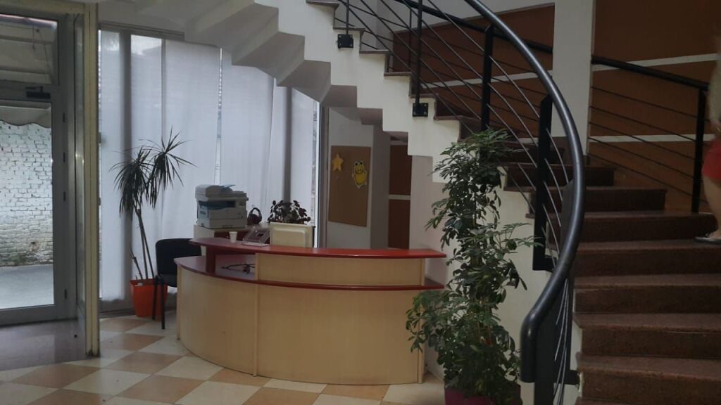 🏢 AMBIENTE PËR QIRA – HOXHA TAHSIM