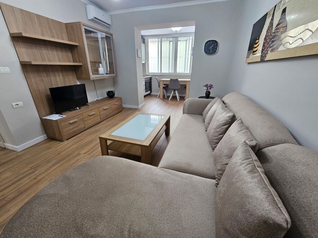 Apartament 2+1 per qera ne Bllok !