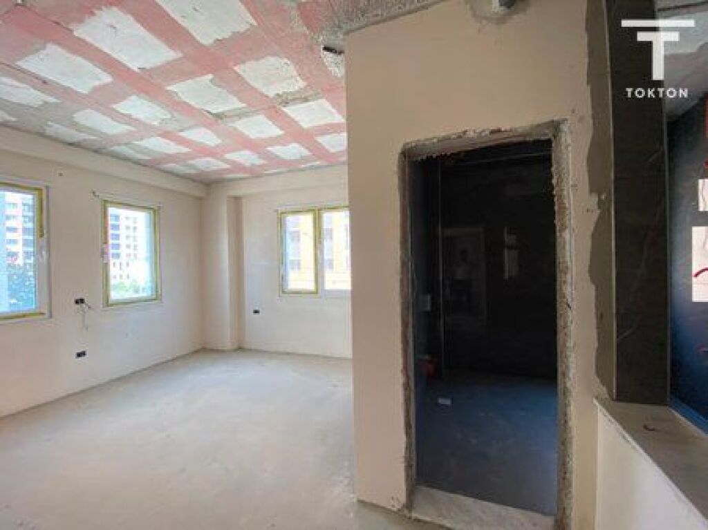 QIRA, AMBIENT BIZNESI, WHITE PALACE RESIDENCE, PASKUQAN