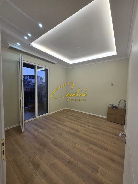 ZYRE ME QIRA 67 M2 KOMUNA E PARISIT 600 EURO
