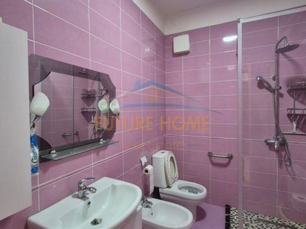 In vendita, Appartamento 1+1, Komuna e Parisit, Tirana.