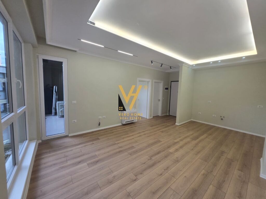 JEPET ZYRE 67 M2 ME QIRA TE KOMUNA E PARISIT 600 EURO