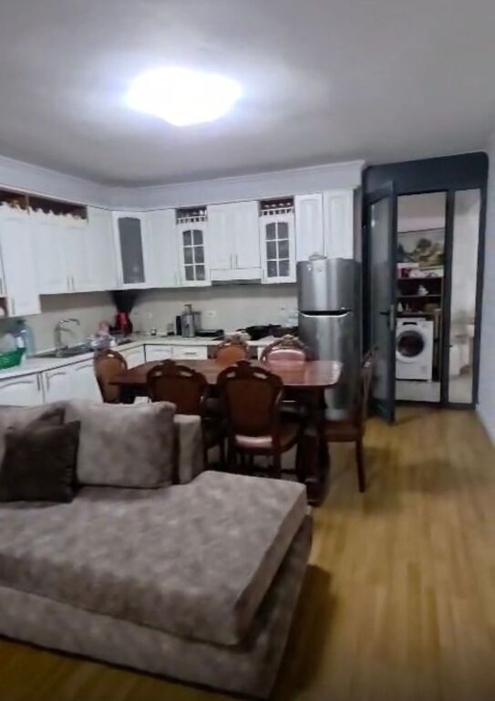Apartment for sale 3+1+2 at Komuna e Parisit