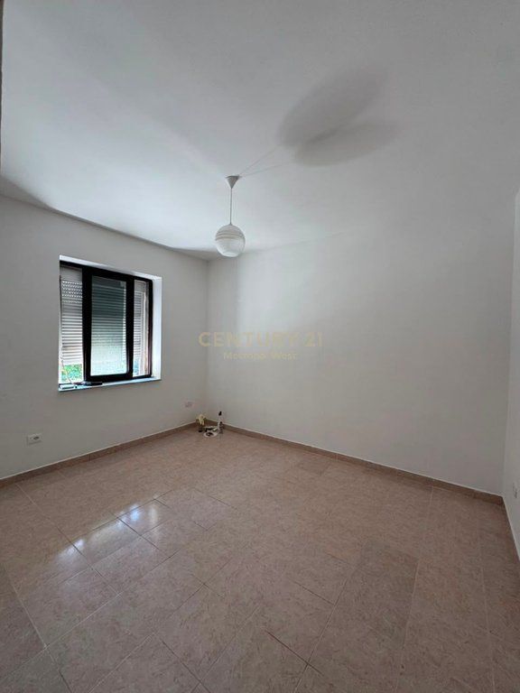 Ambient Zyrash për Qira në Myslym Shyr 800 € /Muaj