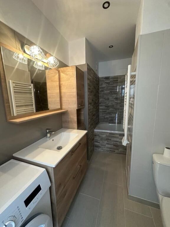 Vasil Shanto, jepet me qera apartament 1+1.