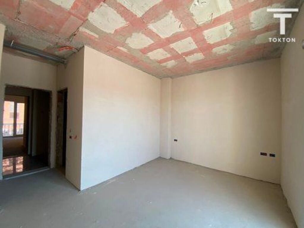QIRA, AMBIENT BIZNESI, WHITE PALACE RESIDENCE, PASKUQAN