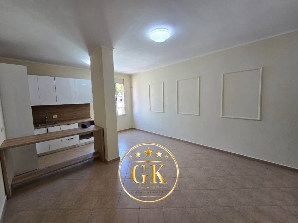 🏡 VENDESI 1+1+Balcone 📍Shkembi Kavajes, Vicino all'hotel Leonardo 📲