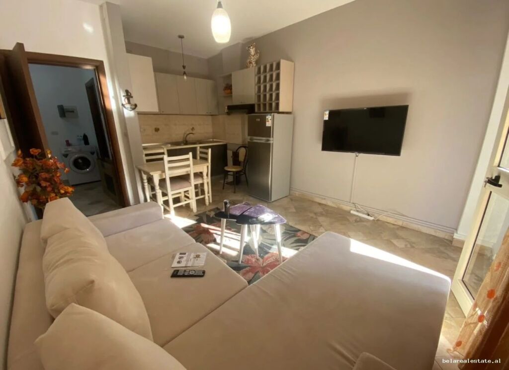 Apartament me Qera 1+1 tek Komuna e Parisit (ID B2101817) Tirane