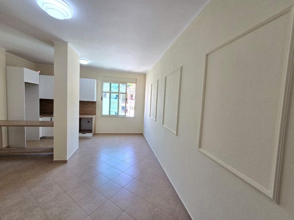 Appartamento 1+1 in vendita a Shkembi i Kavajes, vicino all'Hotel Leonardo, Mali i Robit, Durres, Plepat.