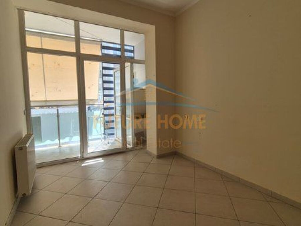 In vendita, Appartamento 1+1, Komuna e Parisit, Tirana.