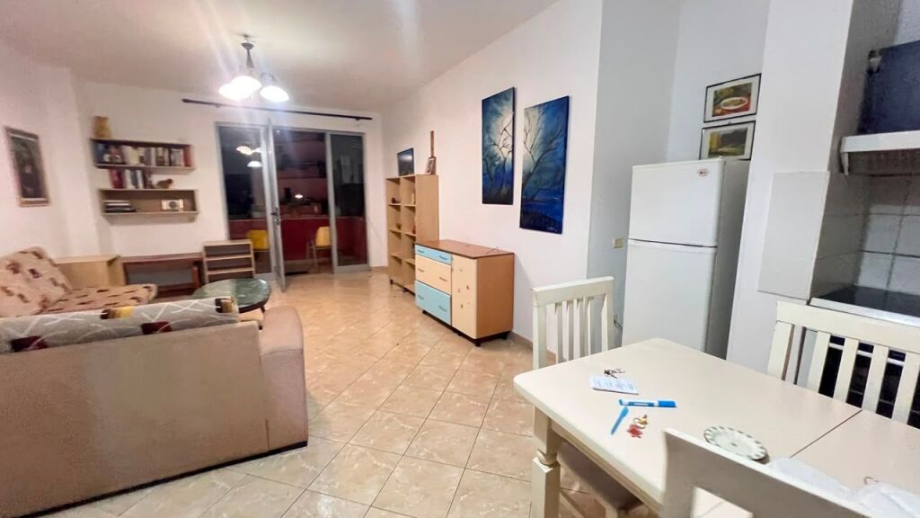 Apartament 2+1 per qera ne fresk prane restorant Fresk !
