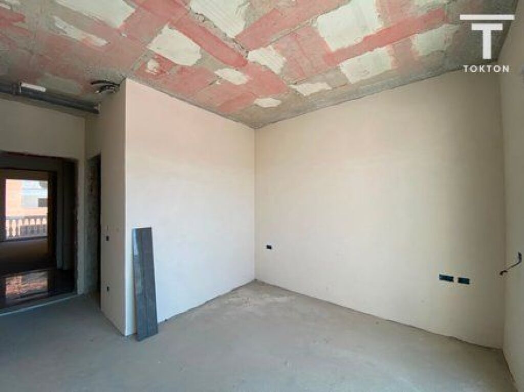 QIRA, AMBIENT BIZNESI, WHITE PALACE RESIDENCE, PASKUQAN
