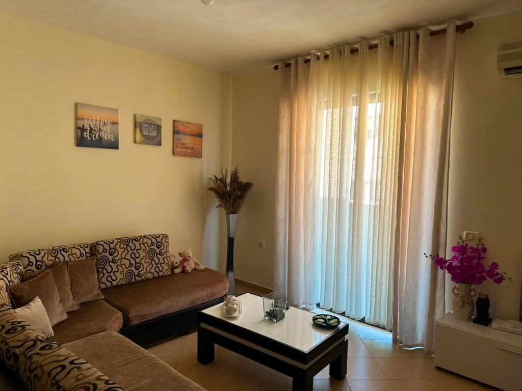 🏡 Jepet me qira 2+1+2  📍 Yzberisht, tek Big Market (Pallati 3)💶 40.000 Lekë/muaj