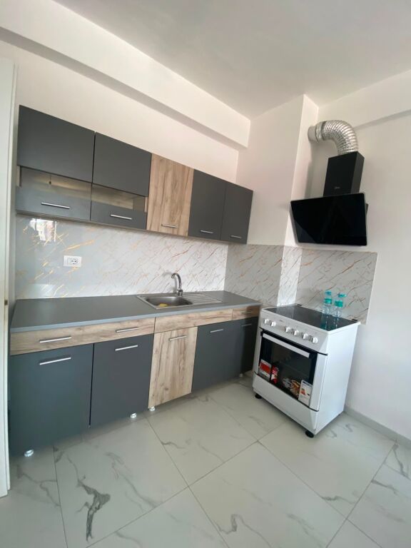 🏡 Appartamento 1+1 in affitto  📍 Astir, accanto a max mart   🏢 7° piano  🛋️ Completamente arredato  🛗 Con ascensore  ➡️ Con balcone  📐 Superficie: 72 m2   💰Prezzo: 40.000 Lek/mese  📩 Per maggiori informazioni o per una visita alla proprietà, contattare: