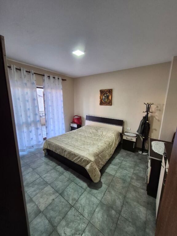 Jepet me qira apartament 1+1, ne Laprake , tek Blloku Gintash , perballe shkolles Aleks Buda.