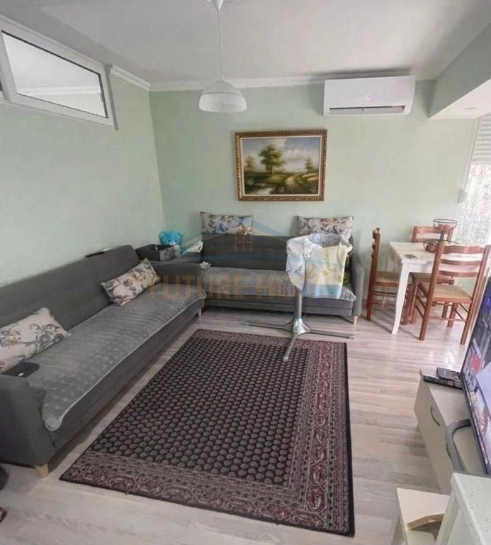 Apartament 1+1 (i konvertuar në 2+1) me Qira pranë Ish Tregut Elektrik, Rruga Mihal Grameno