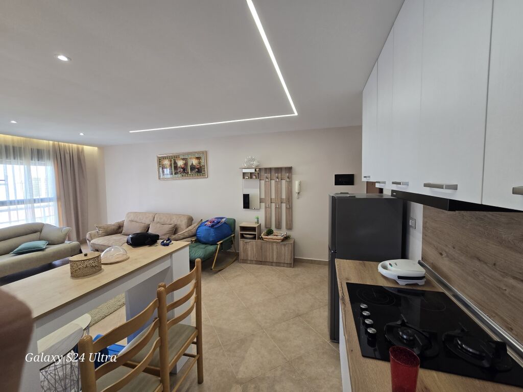 Shitet Apartament  ne vije te pare me detin