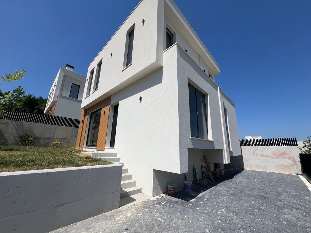 Villa for sale near the Dry Lake