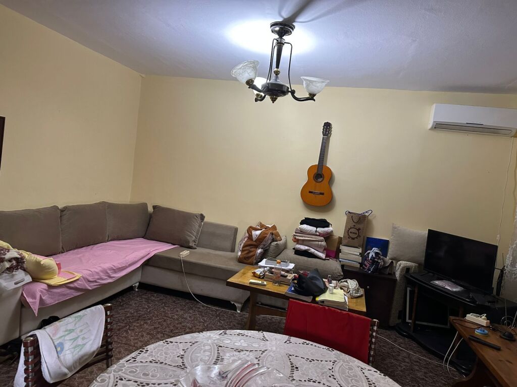 In the Ali Demi area, a 1+1 furnished apartment is for rent, 35,000 Leke   