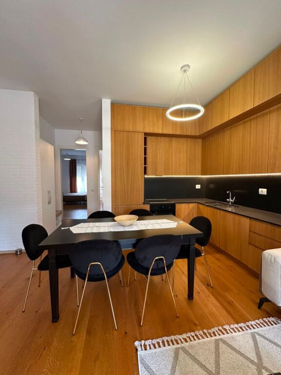 Jepet me qira apartament 2+1+2