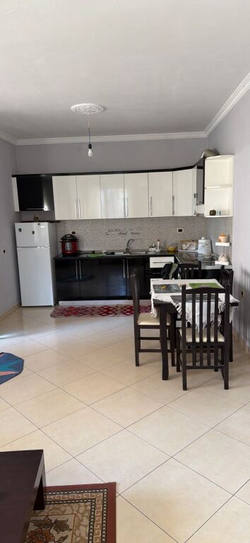 Qera | Shtëpi private 3 + 1 | Selitë | 400 €/muaj