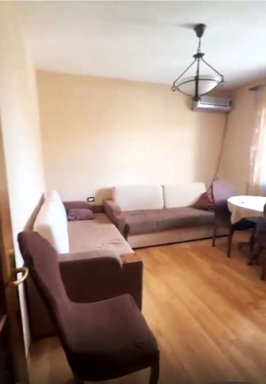 Prane Shkolles se Mesme “Andon Zako Cajupi”jepet me qera apartament 2+1,i mobiluar 50,000Leke    