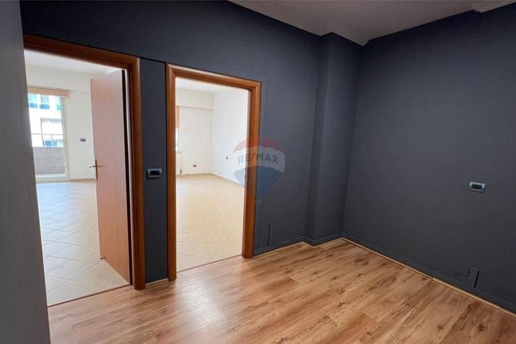 Office for rent, Myslym Shyri